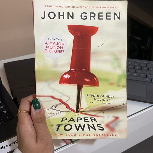 PAPER TOWNS BY JOHN GREEN - Picture 1 of 1